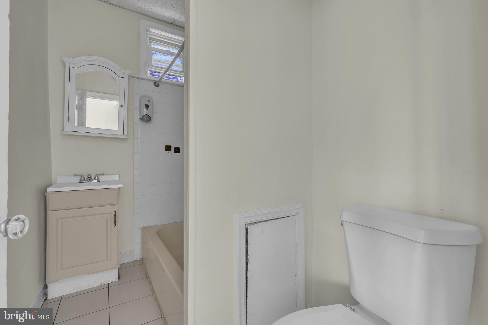 5121 E ROOSEVELT BOULEVARD 1