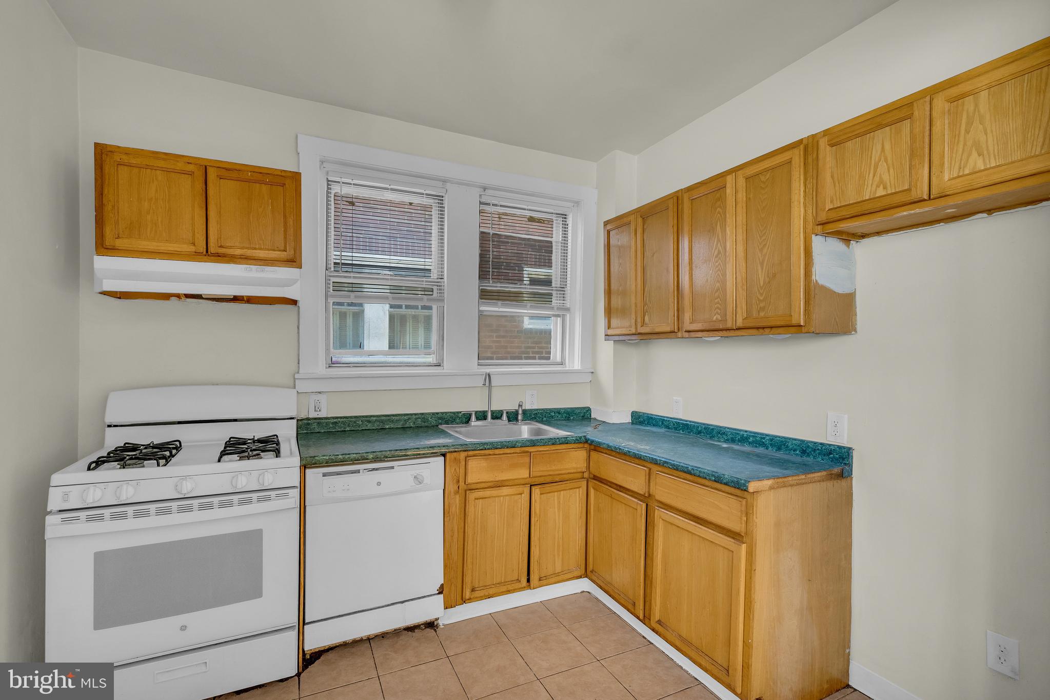 5121 E ROOSEVELT BOULEVARD 1