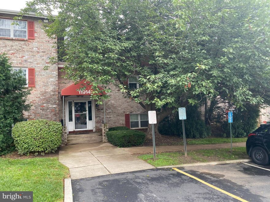 The only 1 Br. 1 Bth. Updated Condo with Balcony available for rent in this area.
Top floor (no one is above you). Warm Gas Heat (Train Furnace) and Gas Cooking.
Plenty of Parking. Community Pool. Close to I-795, Shopping, Banks, Restaurants...
Available immediately.