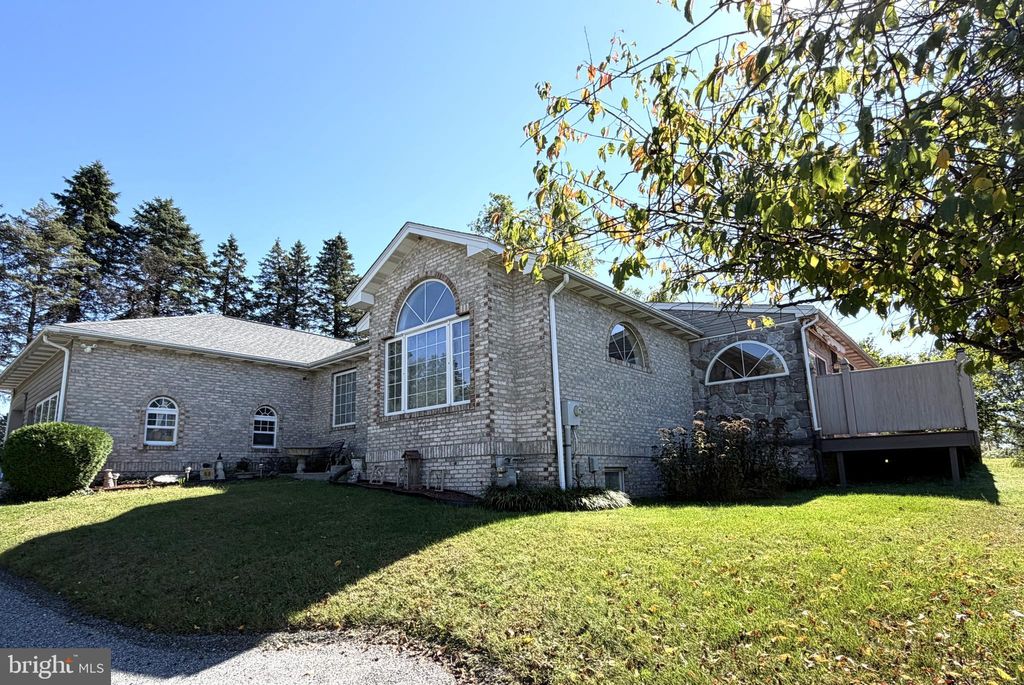 Photo of 950 Cape Horn Road, YORK, PA 17402 (MLS # PAYK2091030)