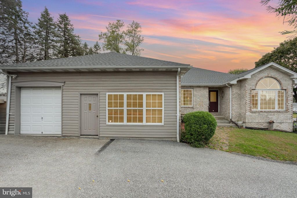 Photo of 950 Cape Horn Road, YORK, PA 17402 (MLS # PAYK2091030)
