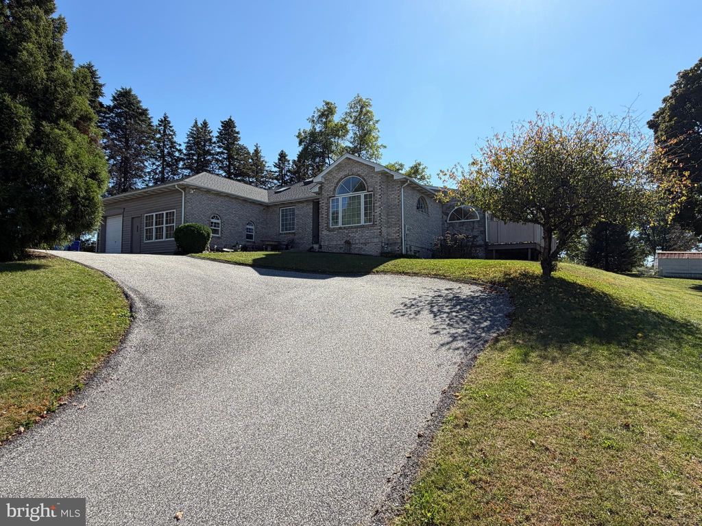 Photo of 950 Cape Horn Road, YORK, PA 17402 (MLS # PAYK2091030)