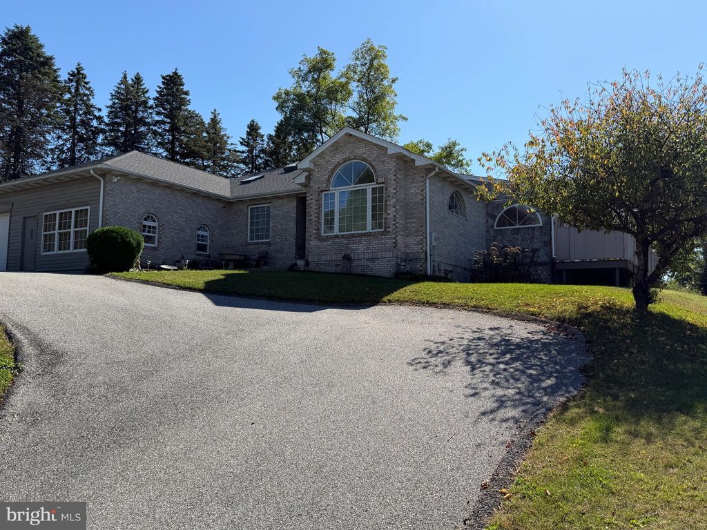 Photo of 950 Cape Horn Road, YORK, PA 17402 (MLS # PAYK2091030)