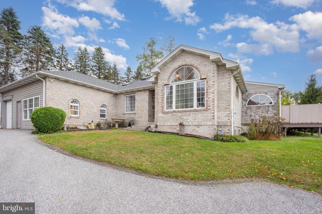 Photo of 950 Cape Horn Road, YORK, PA 17402 (MLS # PAYK2091030)