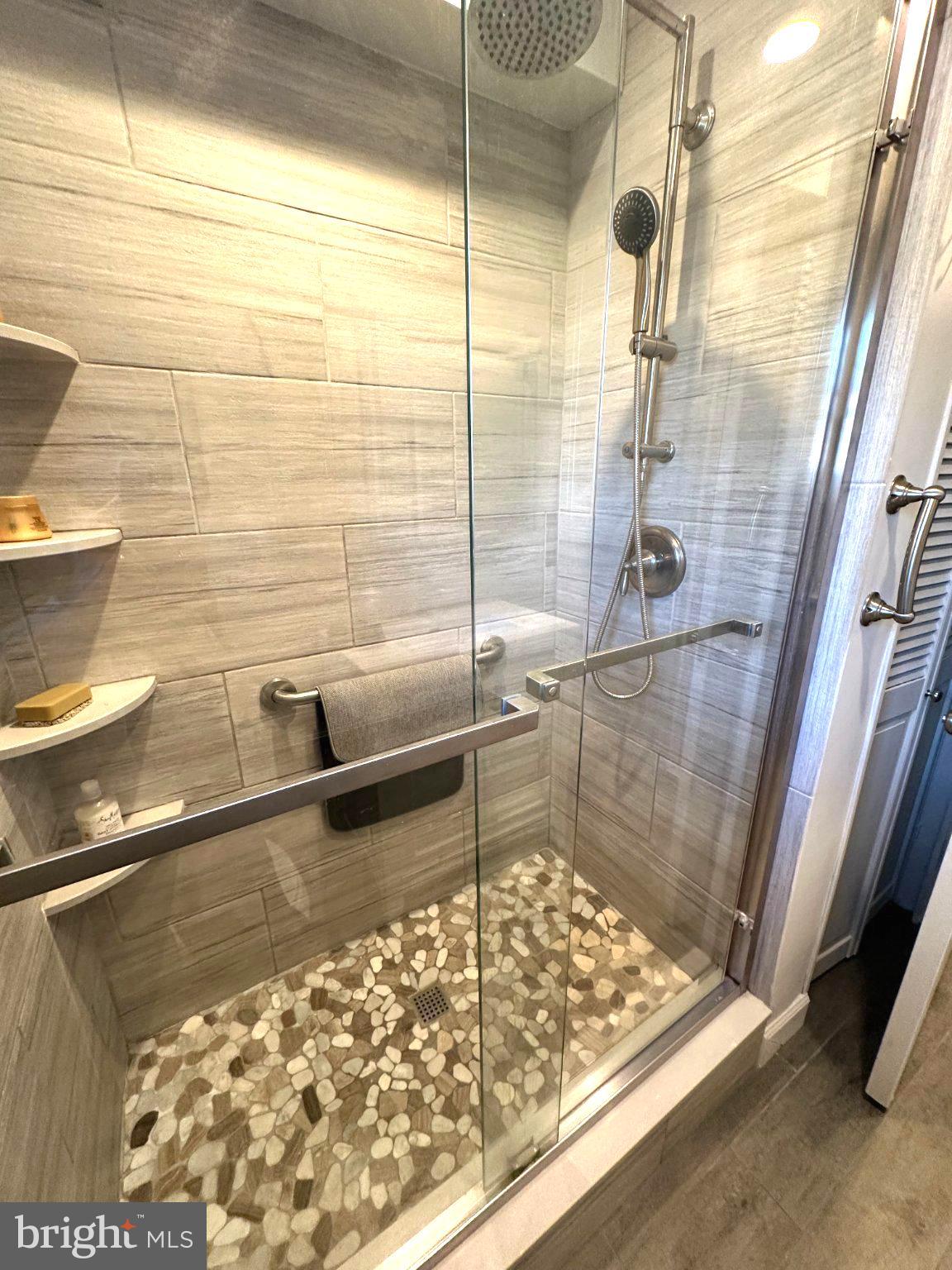 WYNNEWOOD PLAZA - Residential