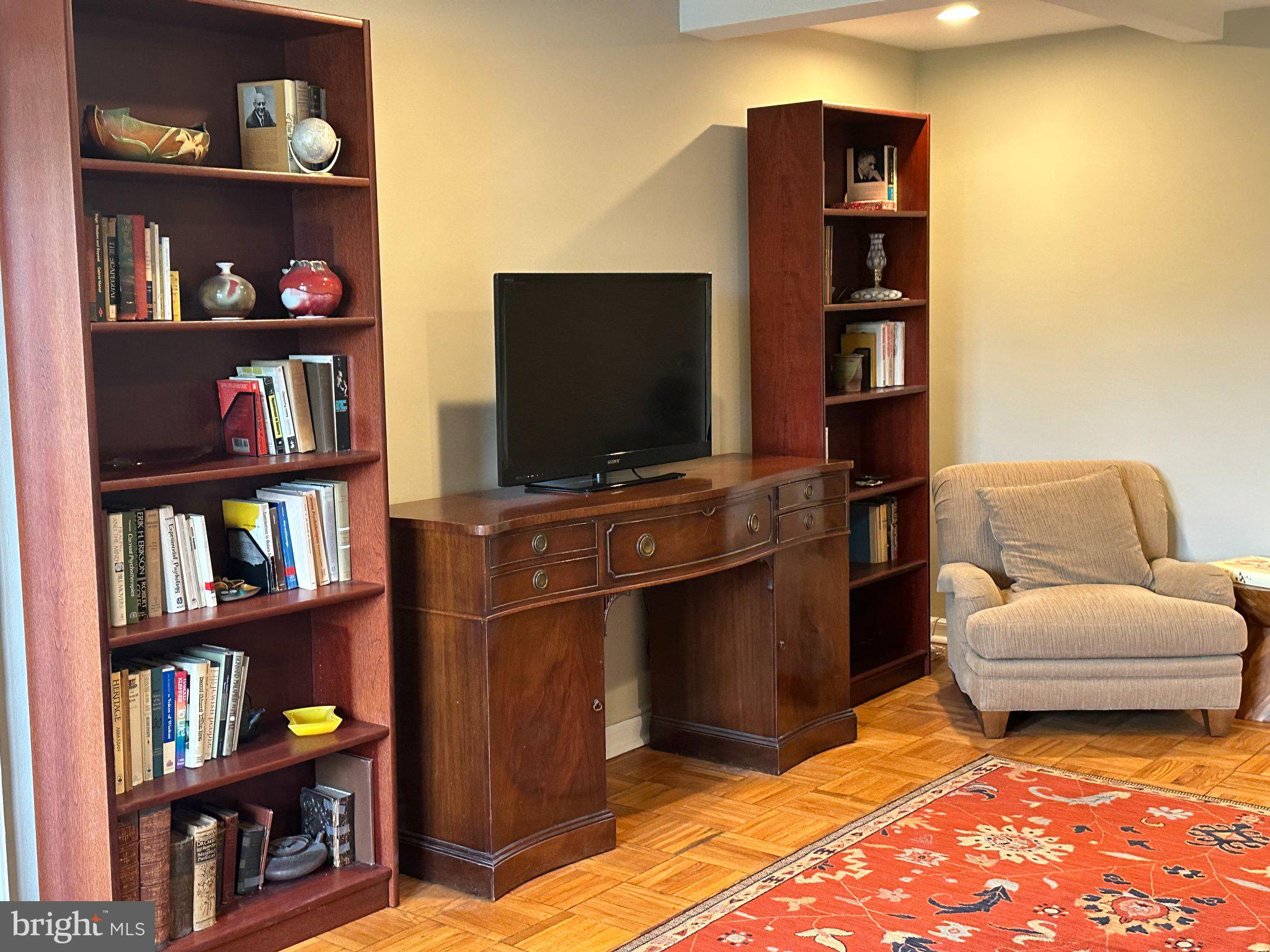 WYNNEWOOD PLAZA - Residential