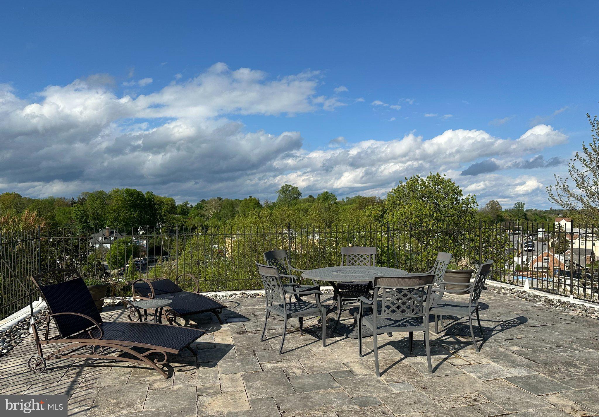 WYNNEWOOD PLAZA - Residential