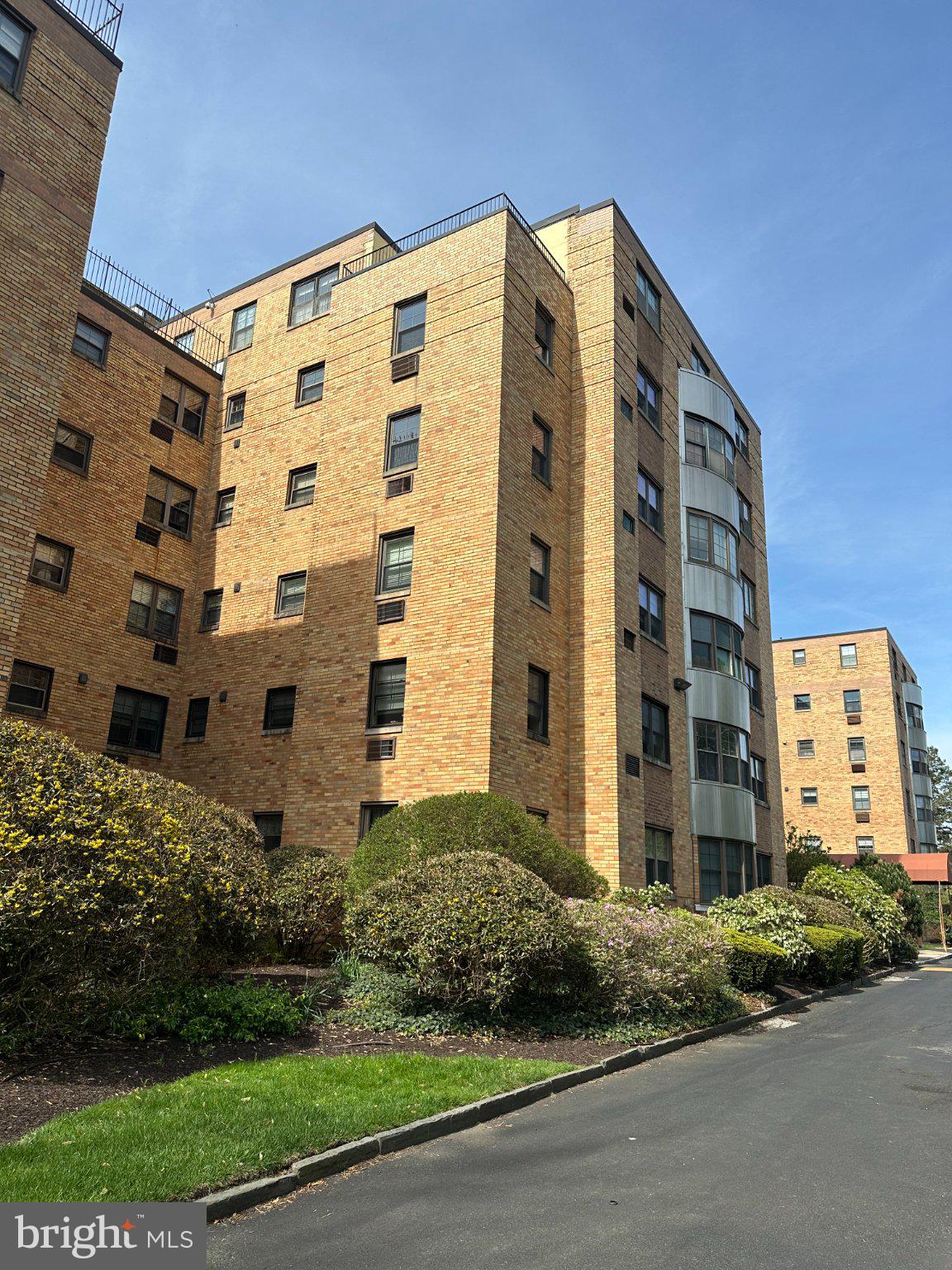 WYNNEWOOD PLAZA - Residential