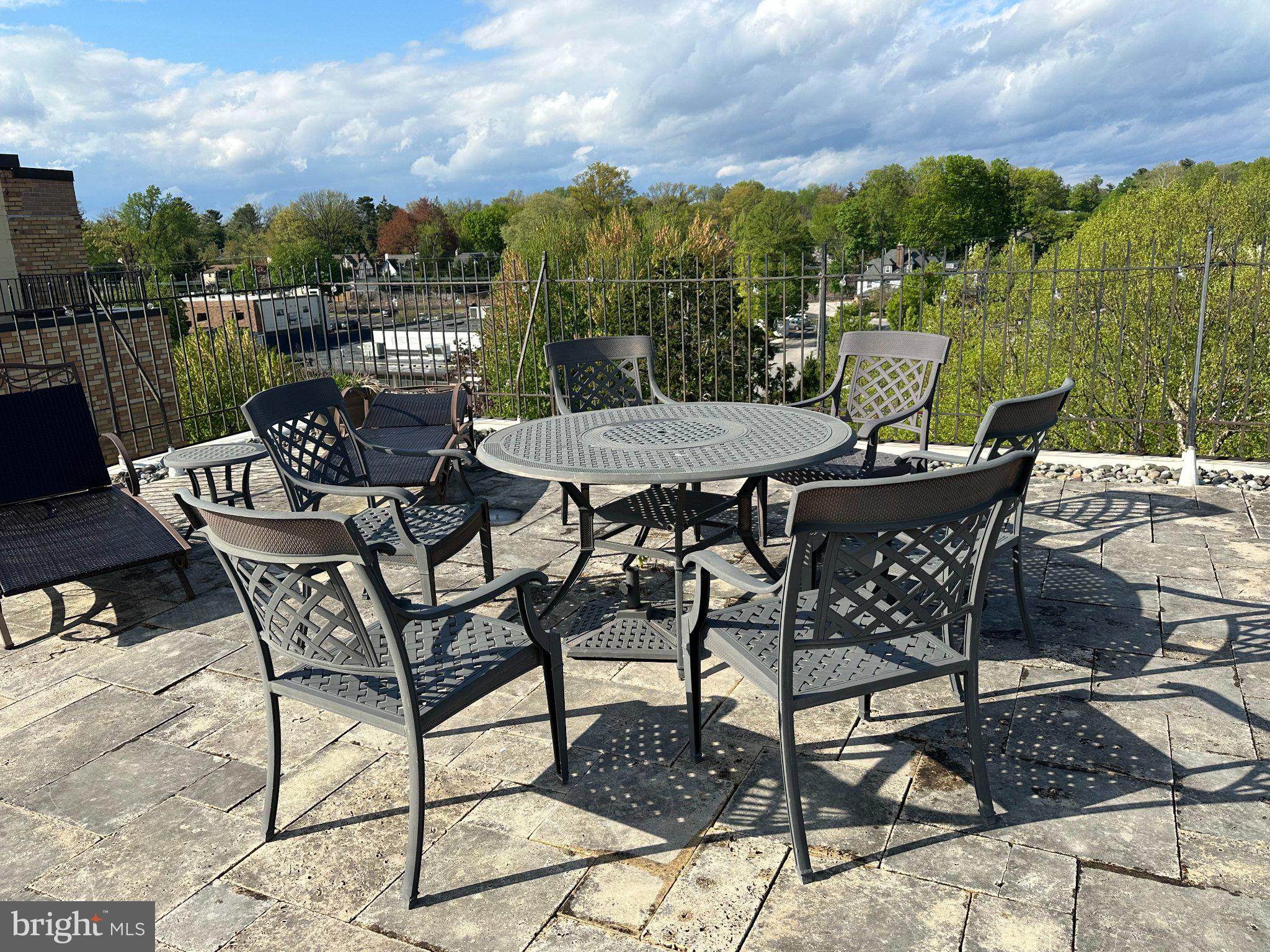 WYNNEWOOD PLAZA - Residential