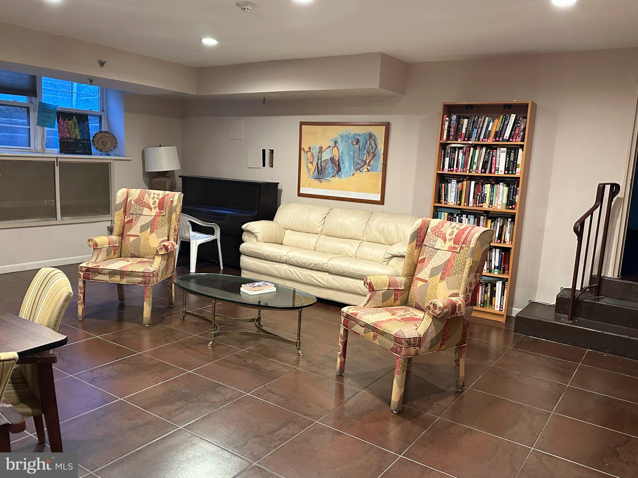 WYNNEWOOD PLAZA - Residential