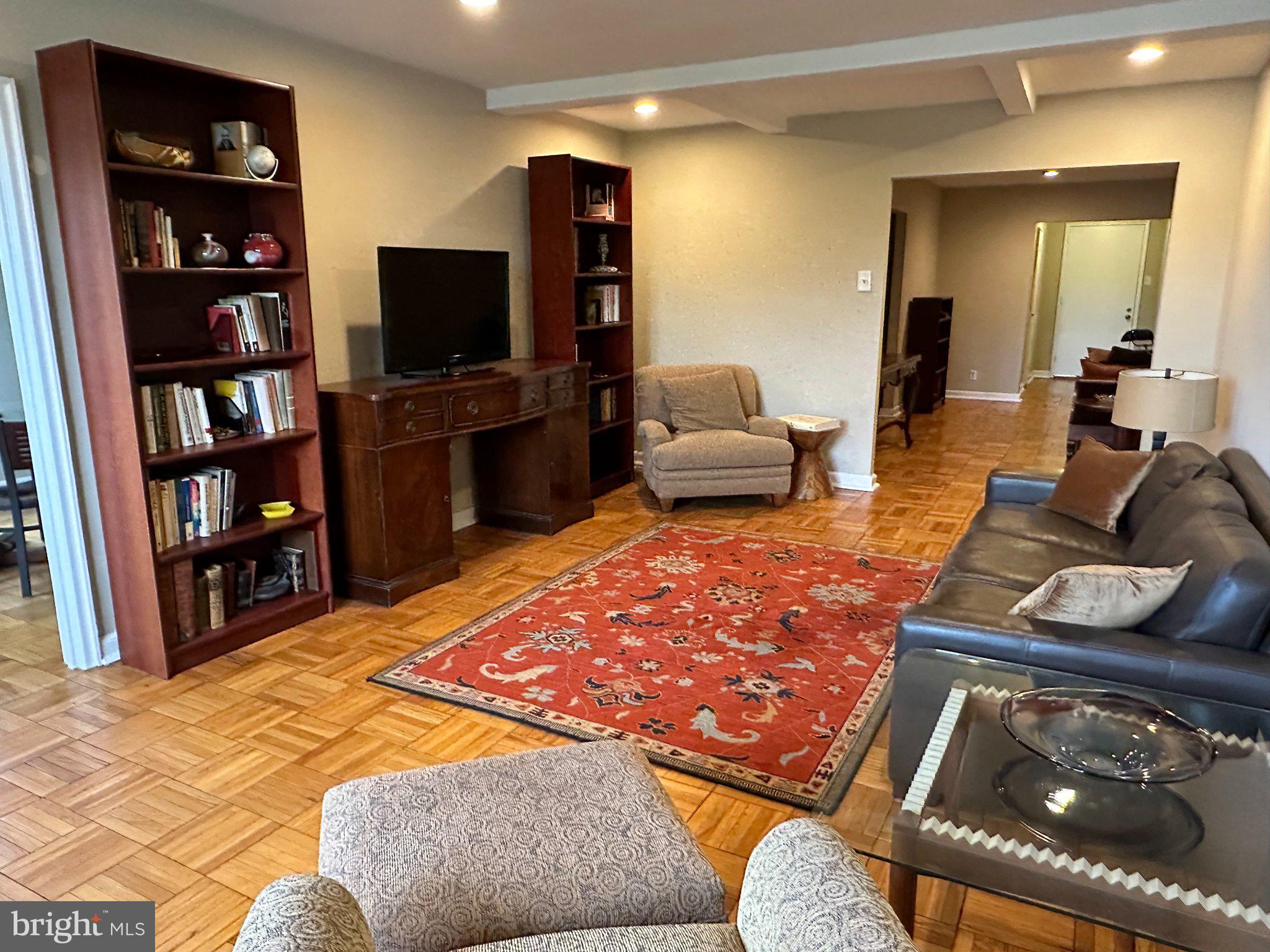 WYNNEWOOD PLAZA - Residential