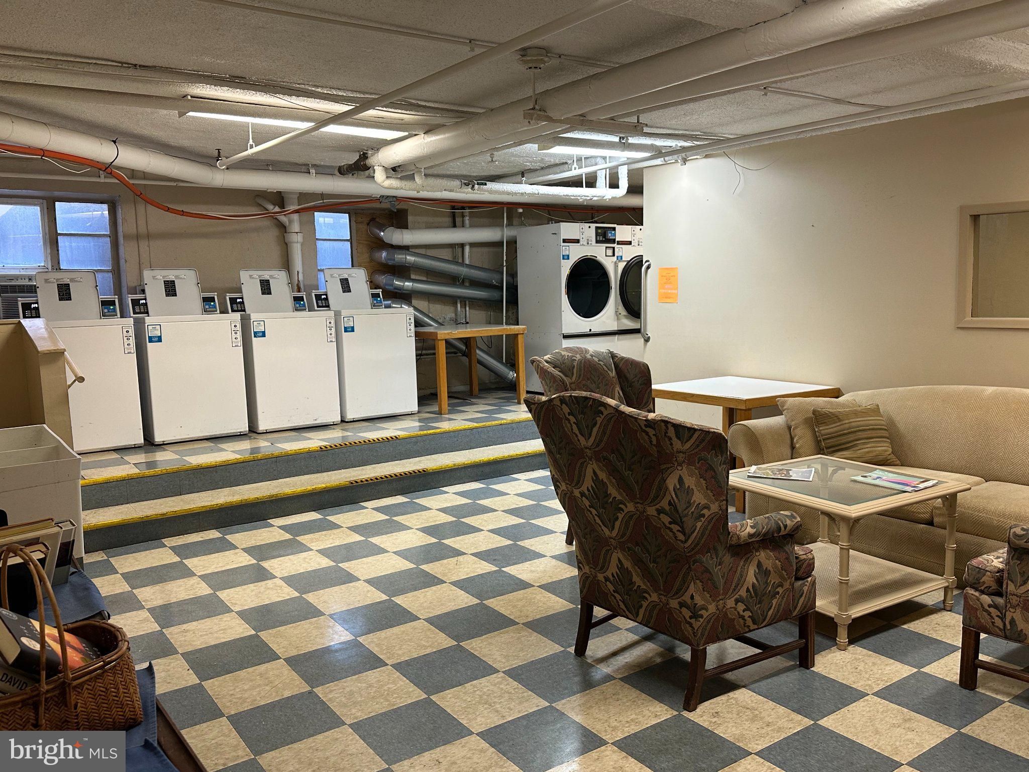 WYNNEWOOD PLAZA - Residential