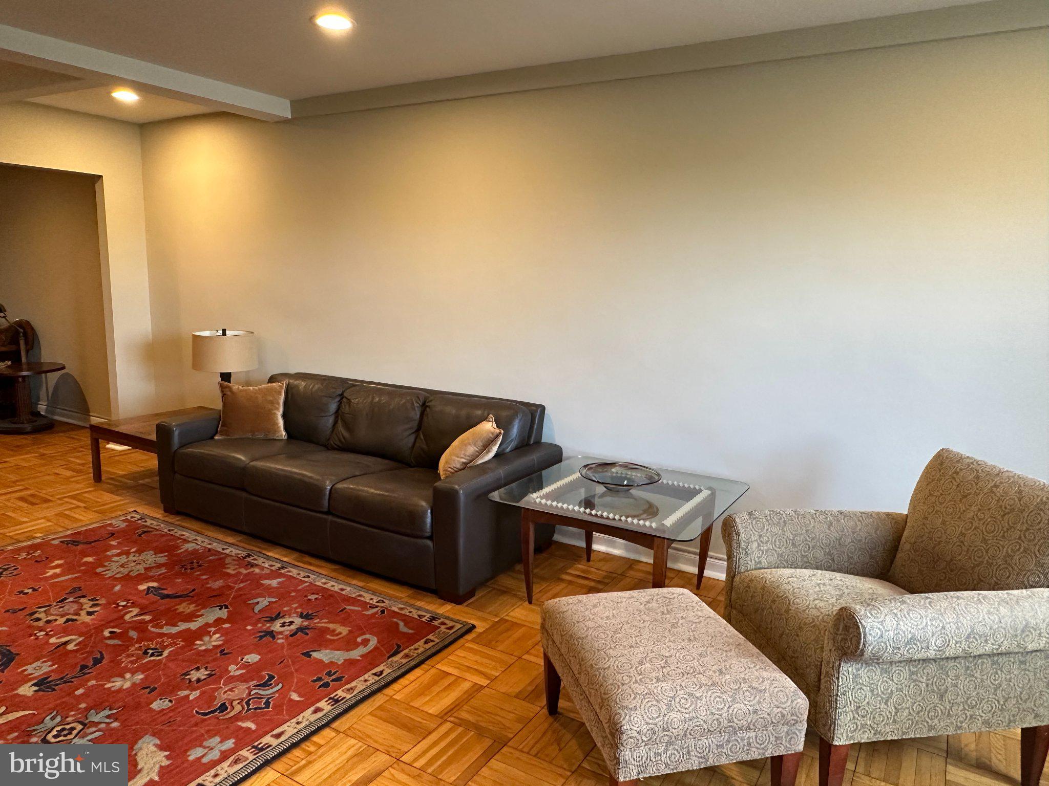 WYNNEWOOD PLAZA - Residential