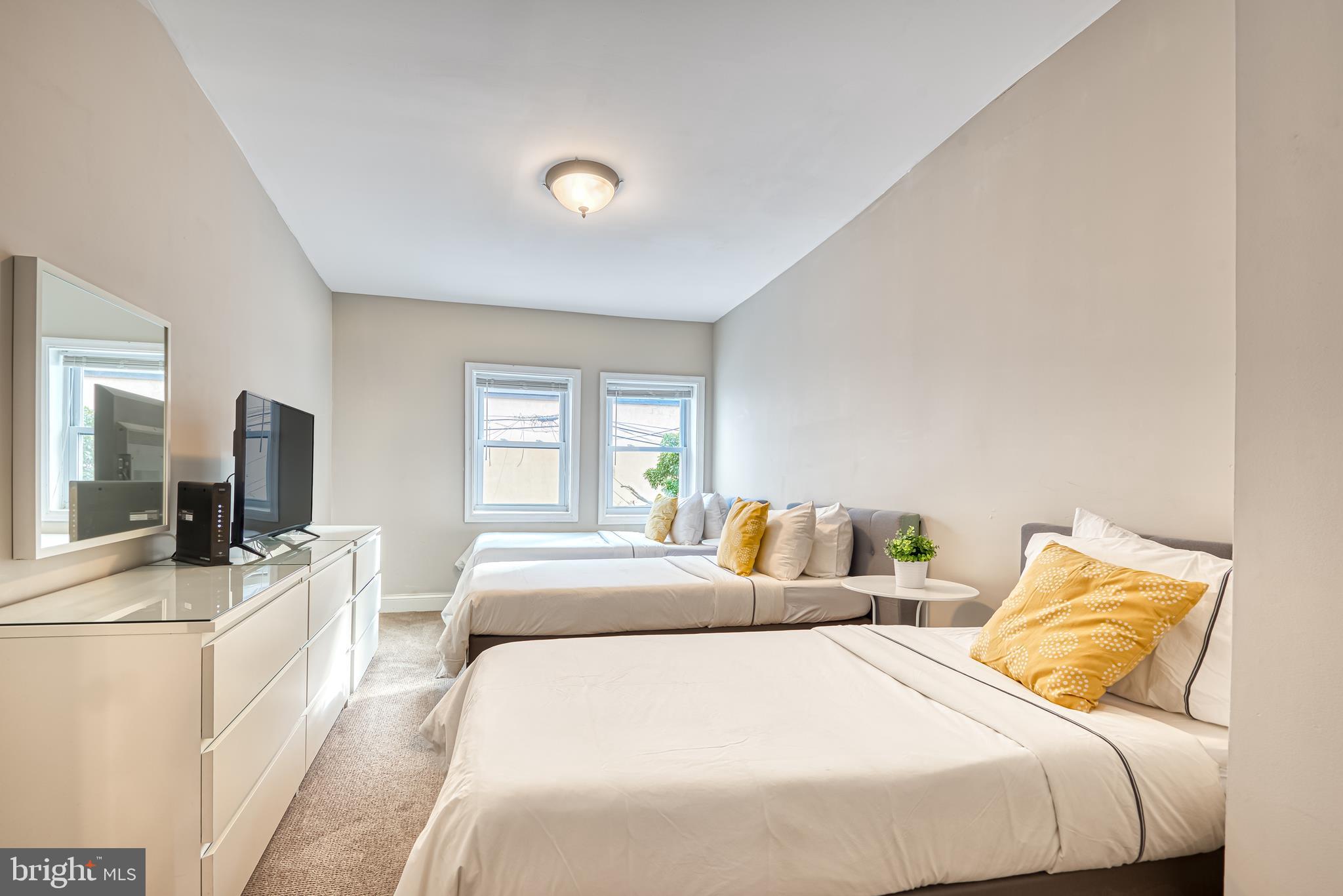 LITTLE ITALY - Residential Lease