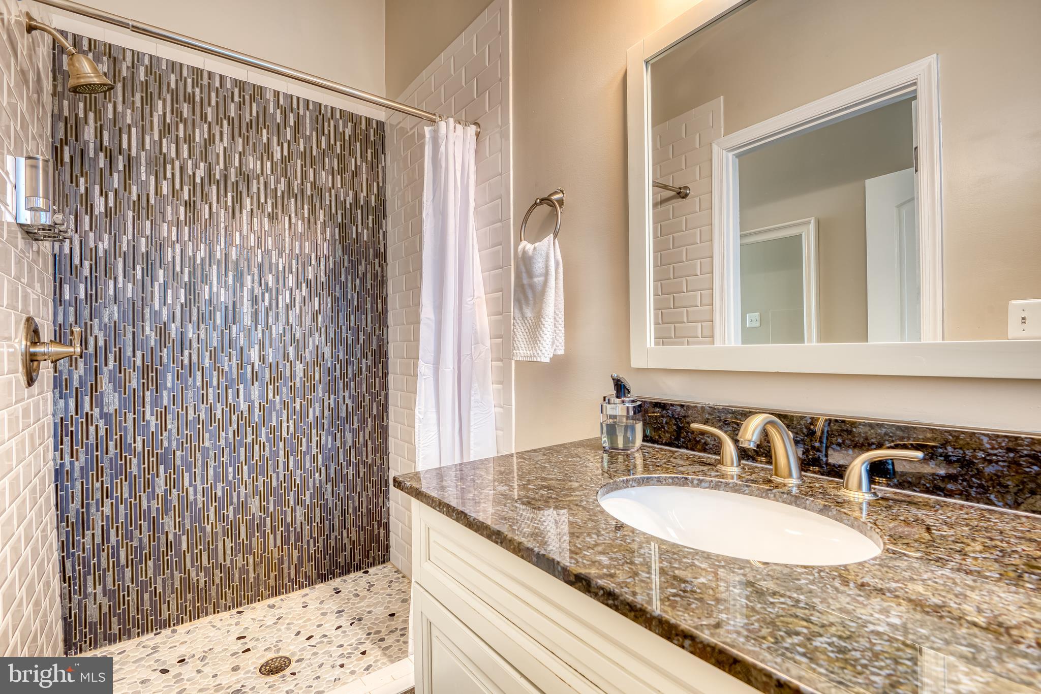 LITTLE ITALY - Residential Lease