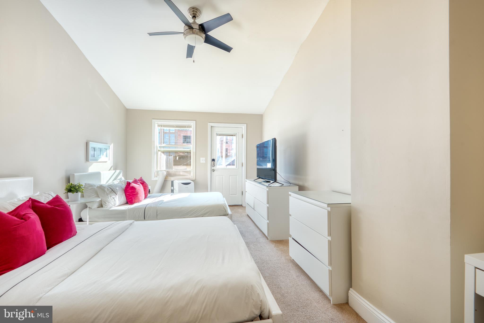 LITTLE ITALY - Residential Lease