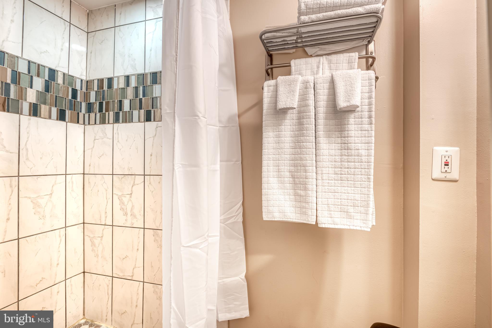 LITTLE ITALY - Residential Lease