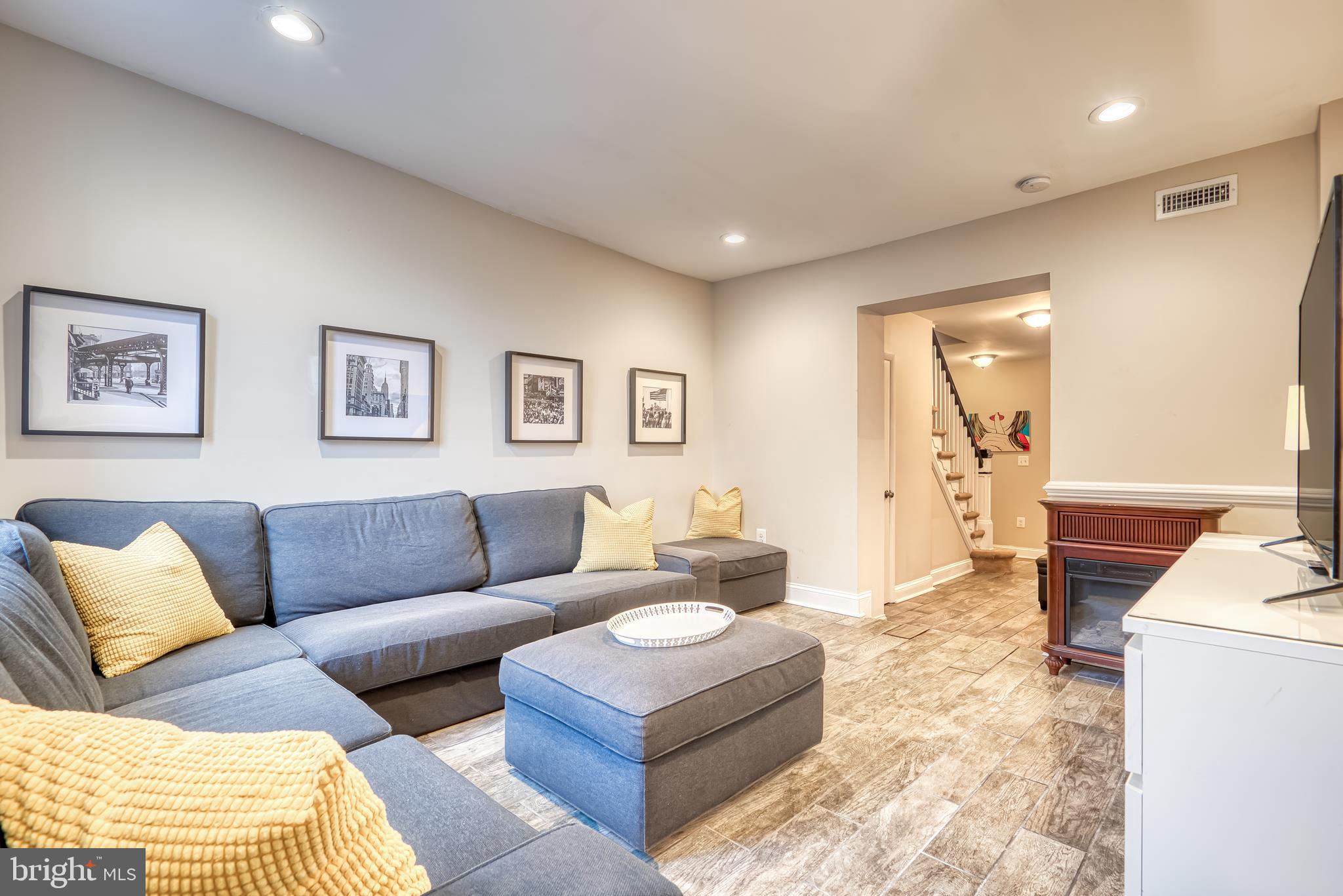 LITTLE ITALY - Residential Lease