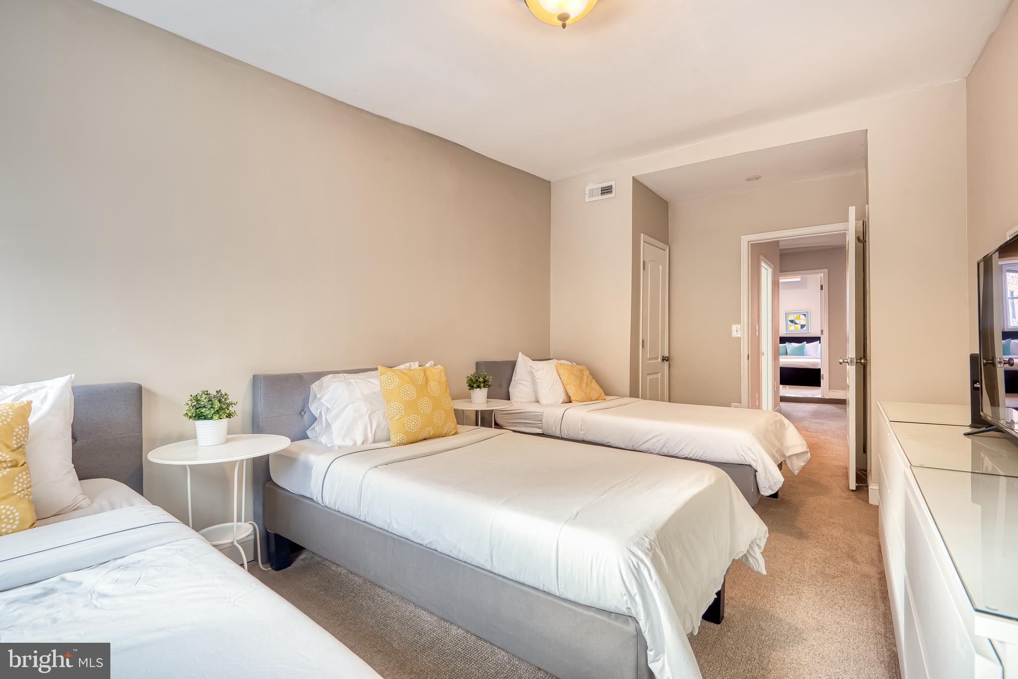 LITTLE ITALY - Residential Lease