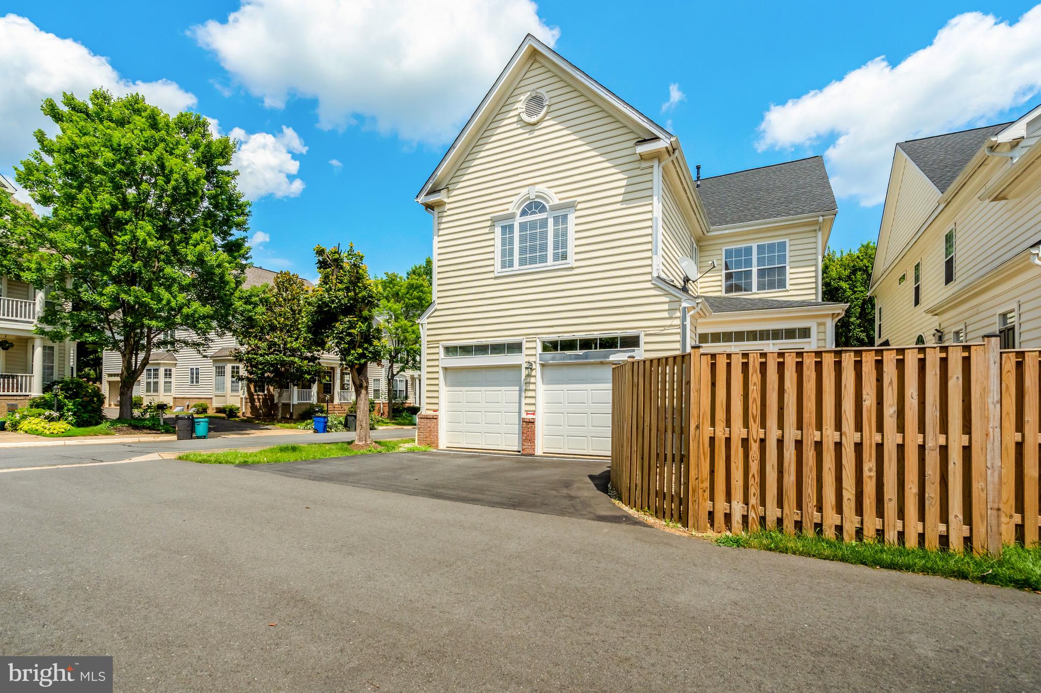 MAPLE TRACE - Residential