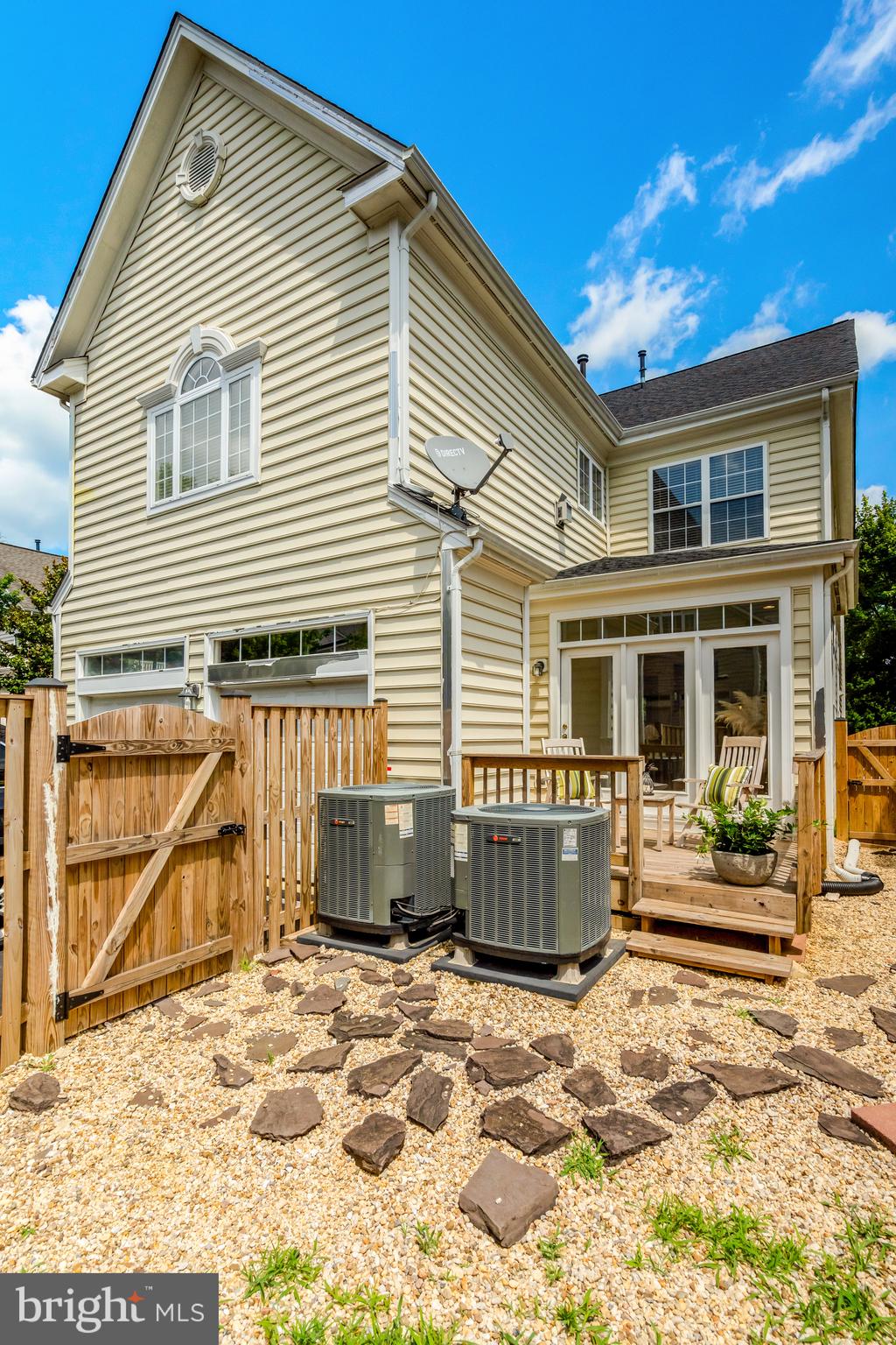 MAPLE TRACE - Residential