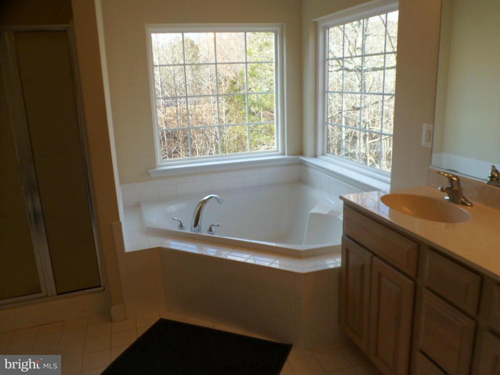 ACADEMY HILLS - Residential Lease