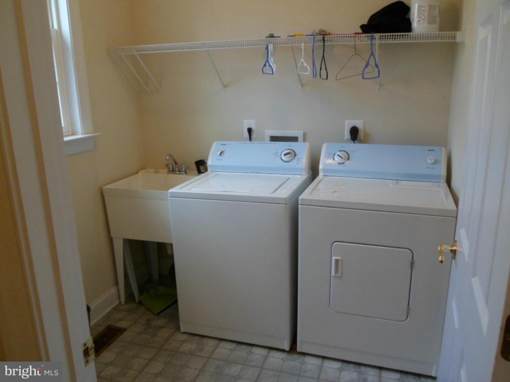 ACADEMY HILLS - Residential Lease