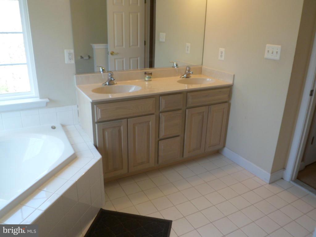 ACADEMY HILLS - Residential Lease