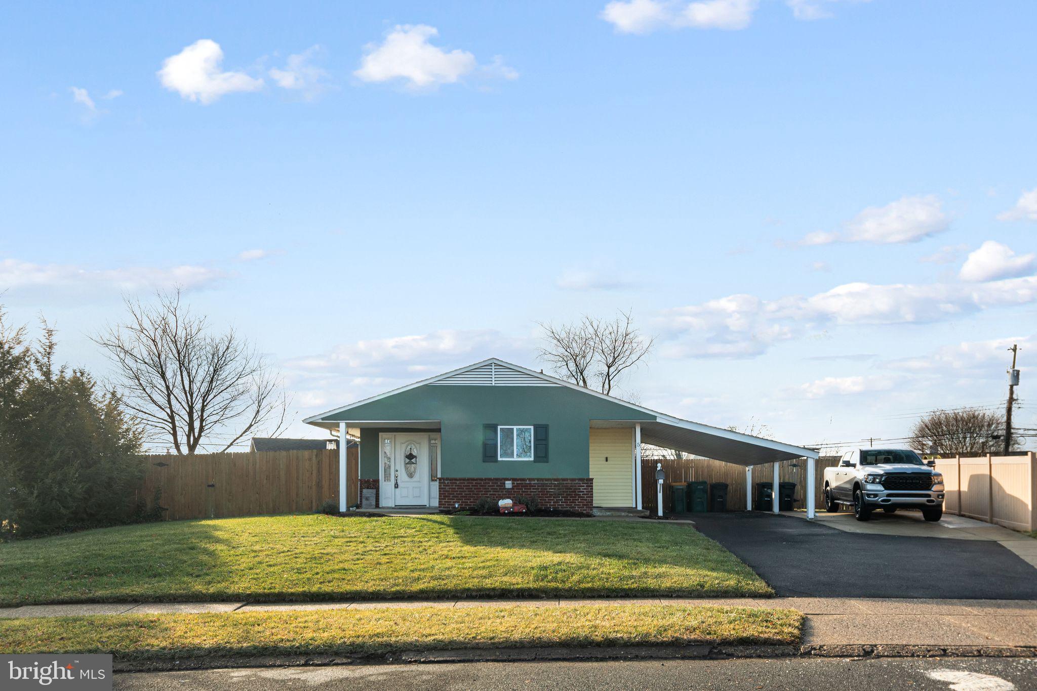 LEVITTOWN - Residential