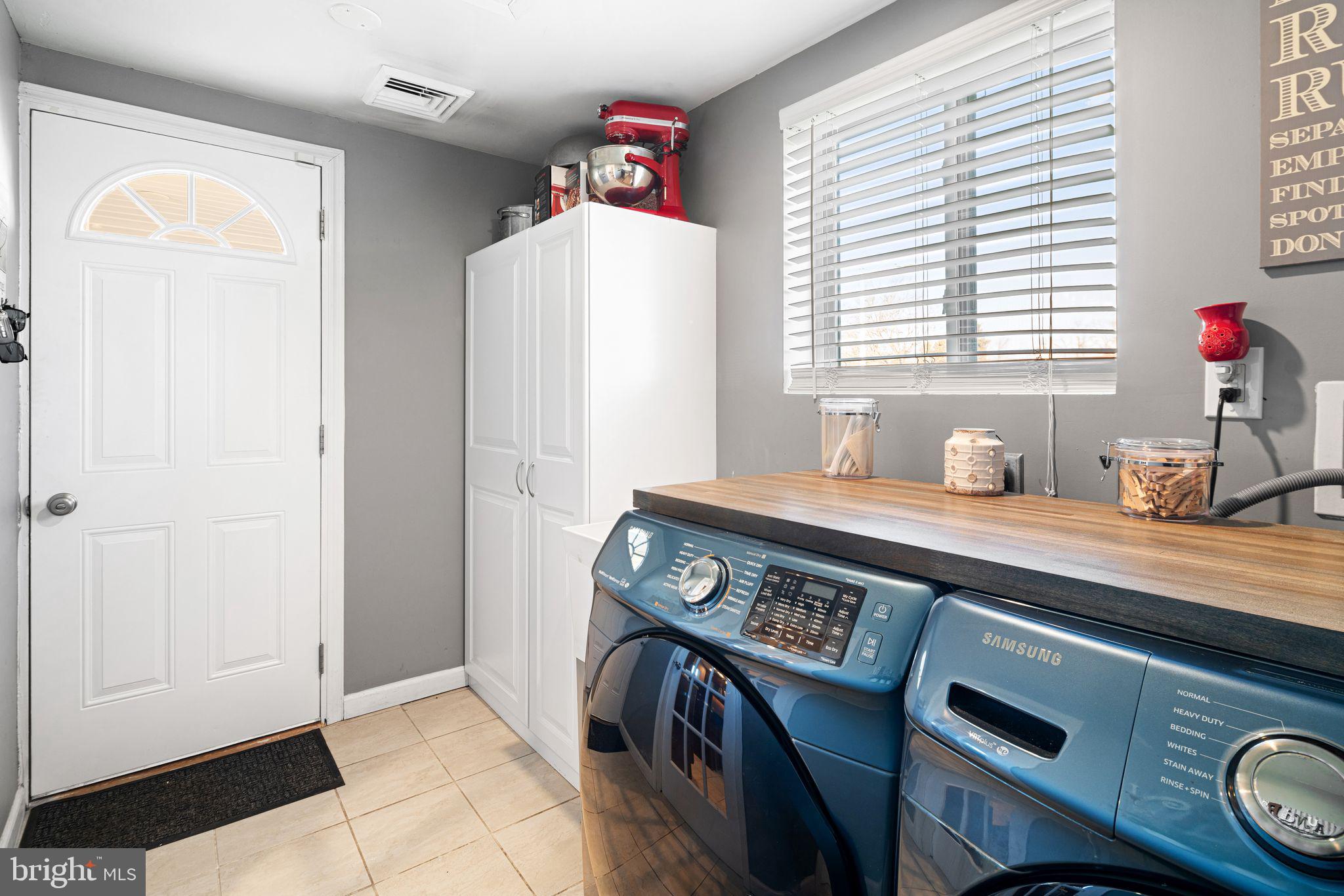 LEVITTOWN - Residential