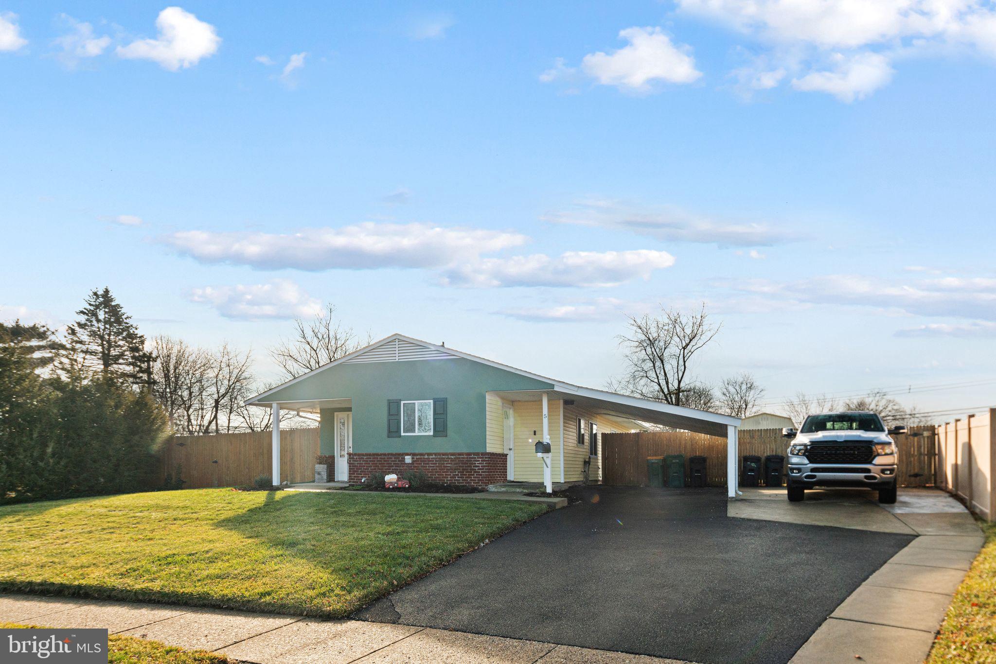 LEVITTOWN - Residential