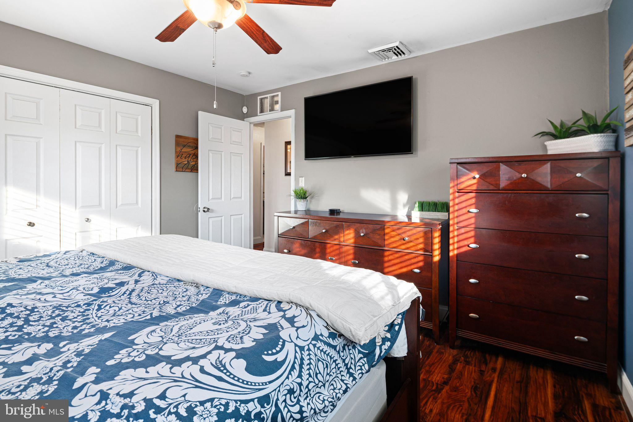 LEVITTOWN - Residential