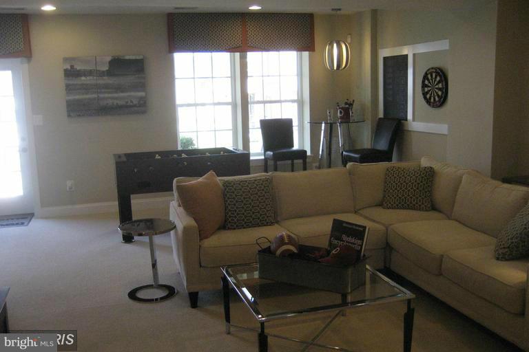 SEVEN HILLS - Residential Lease