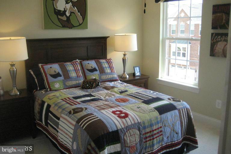 SEVEN HILLS - Residential Lease