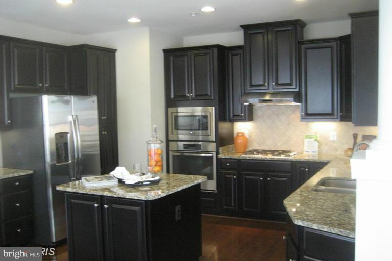 SEVEN HILLS - Residential Lease