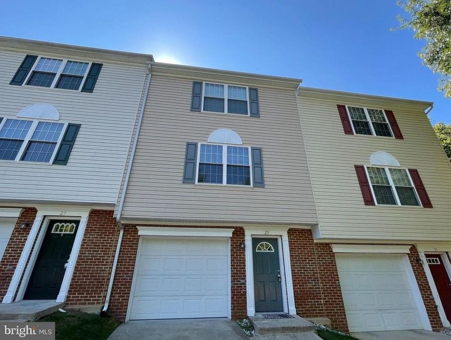 Located in the Bells Run Community.  Great proximity to the heart of Stafford County.  Easy access to I-95, Garrisonville rd, and Quantico.  Family friendly area with lots of amenities in the community including a pool and playground for the kids.