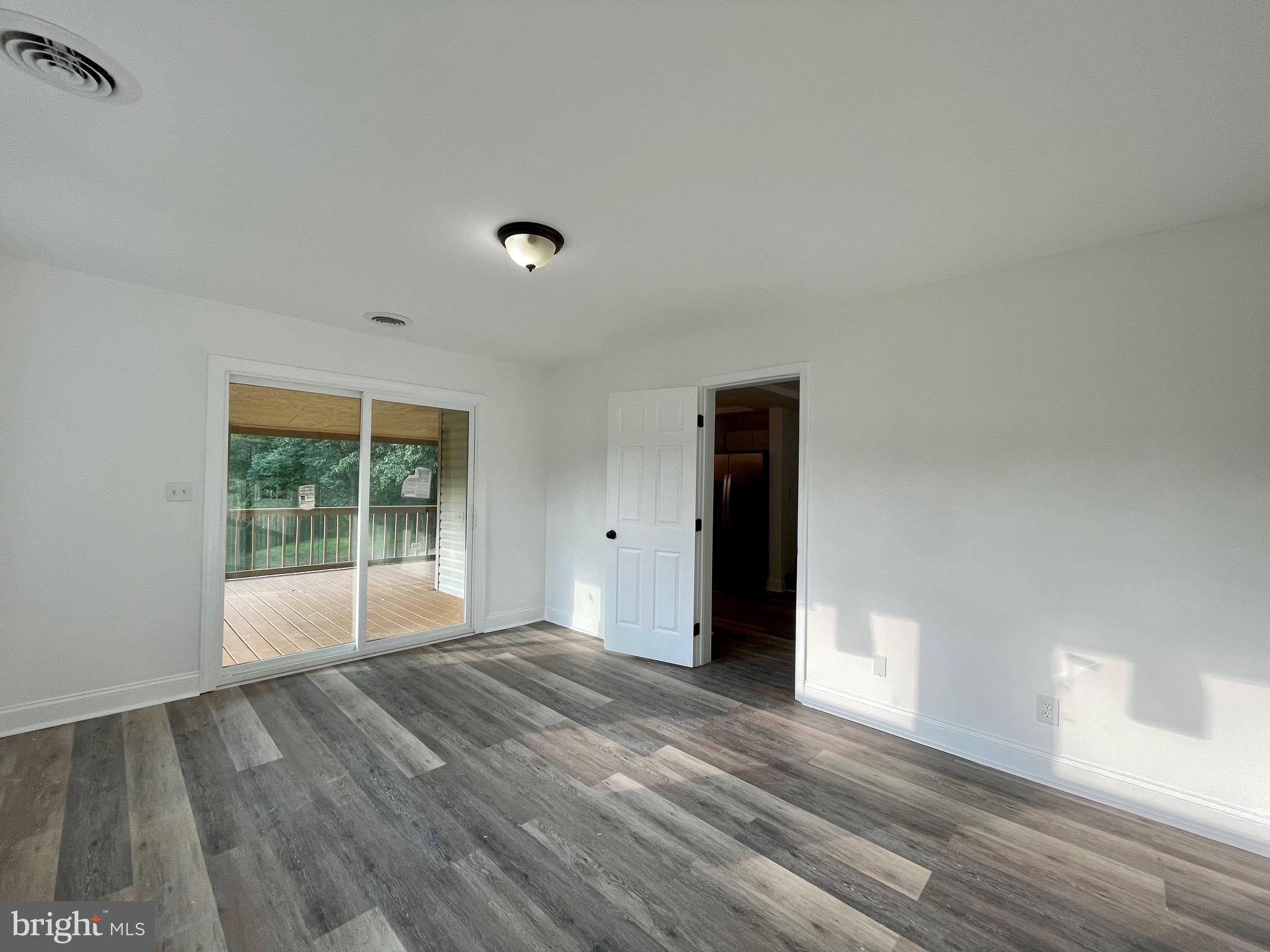 COLONIAL VILLAGE - Residential