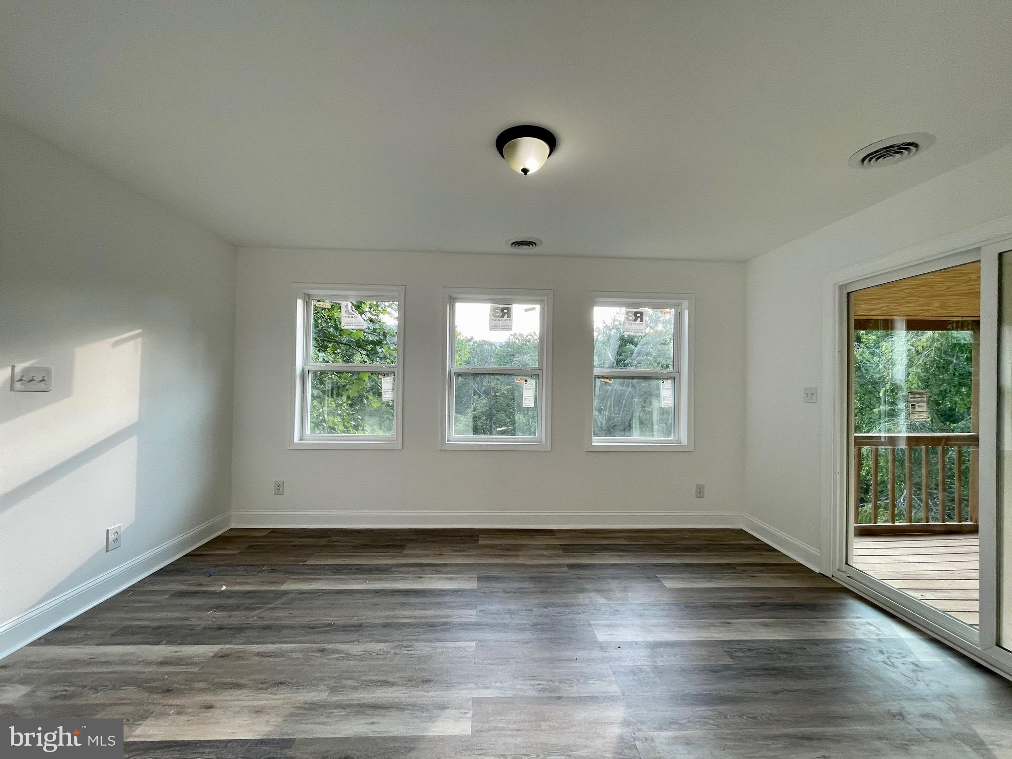 COLONIAL VILLAGE - Residential