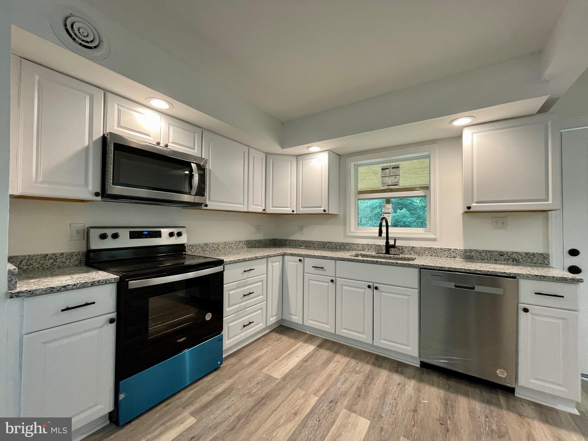 COLONIAL VILLAGE - Residential