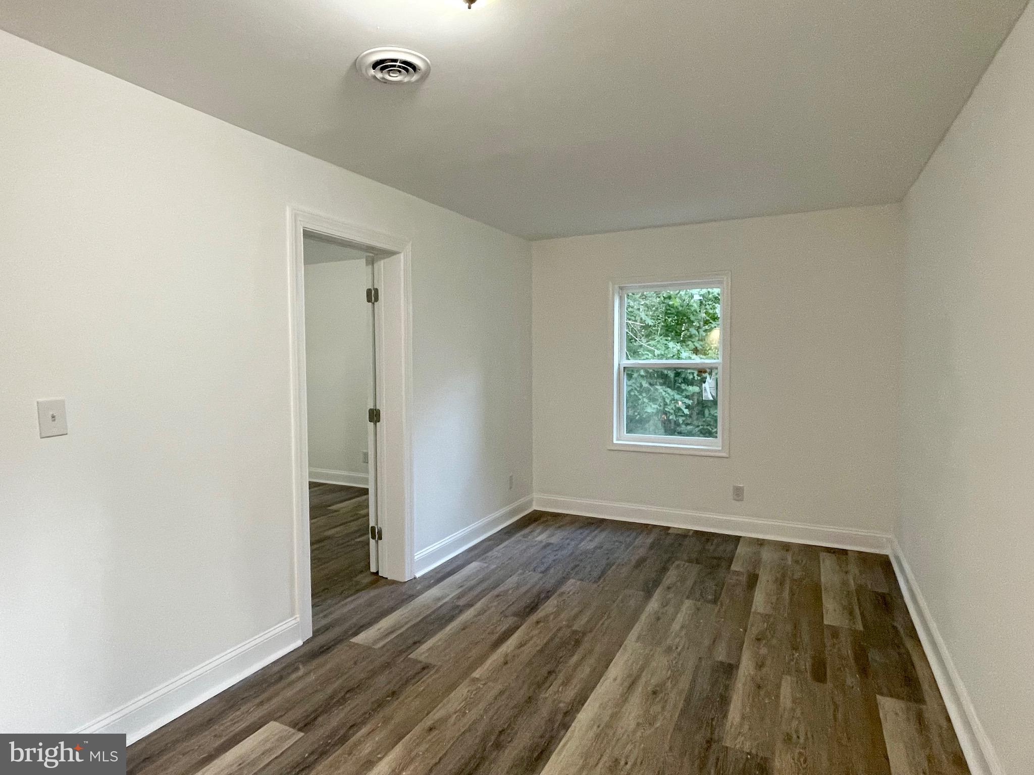 COLONIAL VILLAGE - Residential