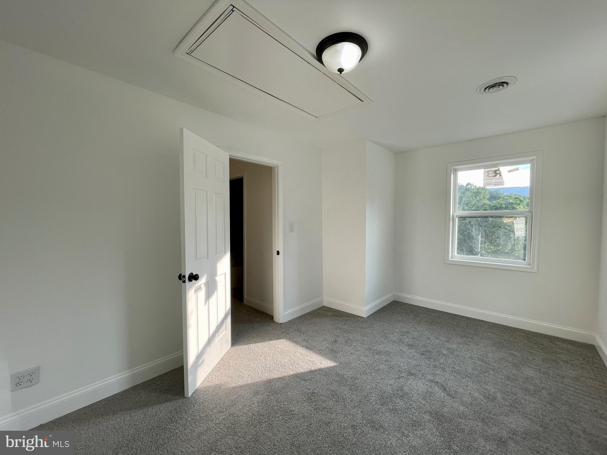 COLONIAL VILLAGE - Residential