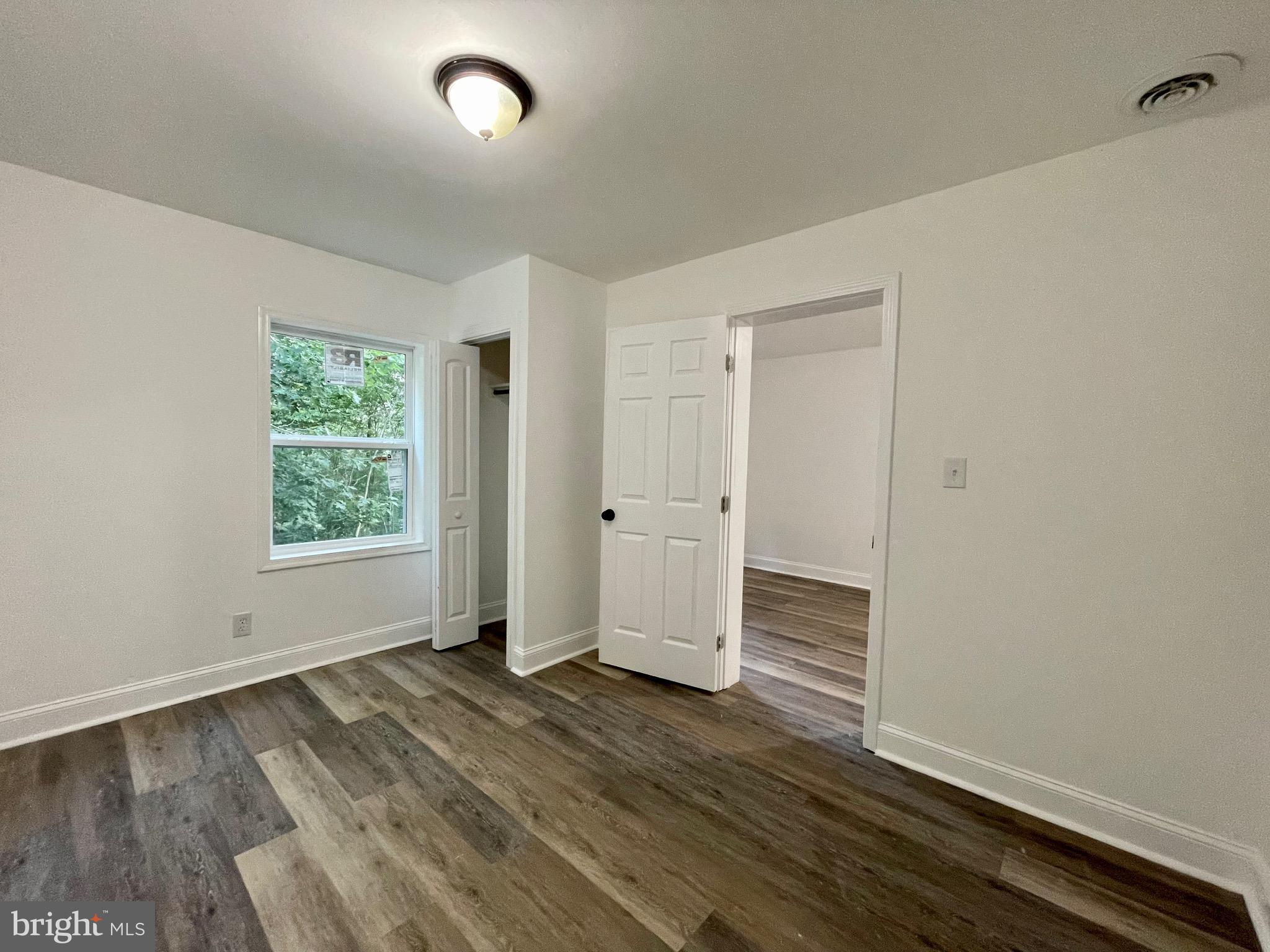 COLONIAL VILLAGE - Residential