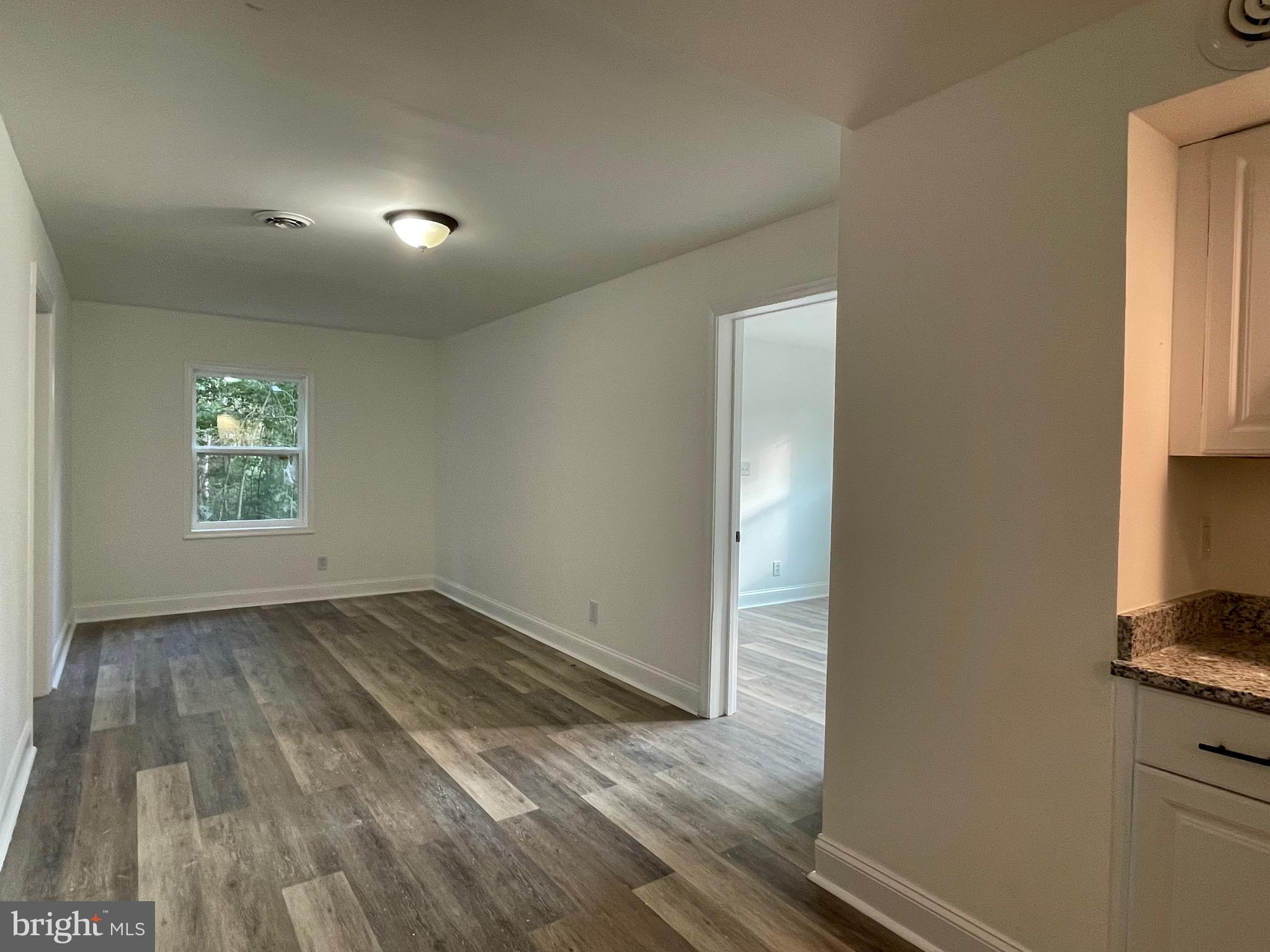 COLONIAL VILLAGE - Residential