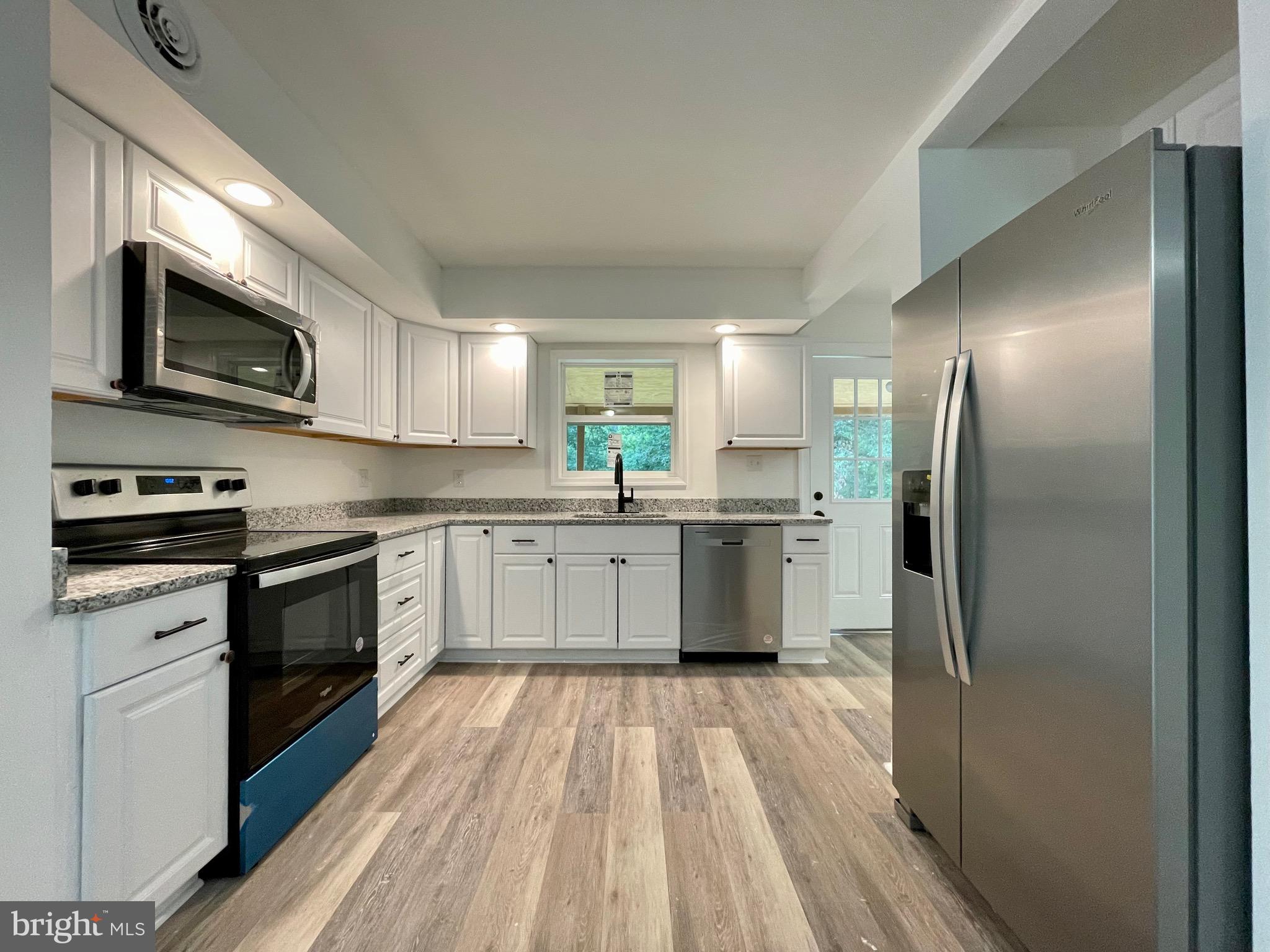 COLONIAL VILLAGE - Residential