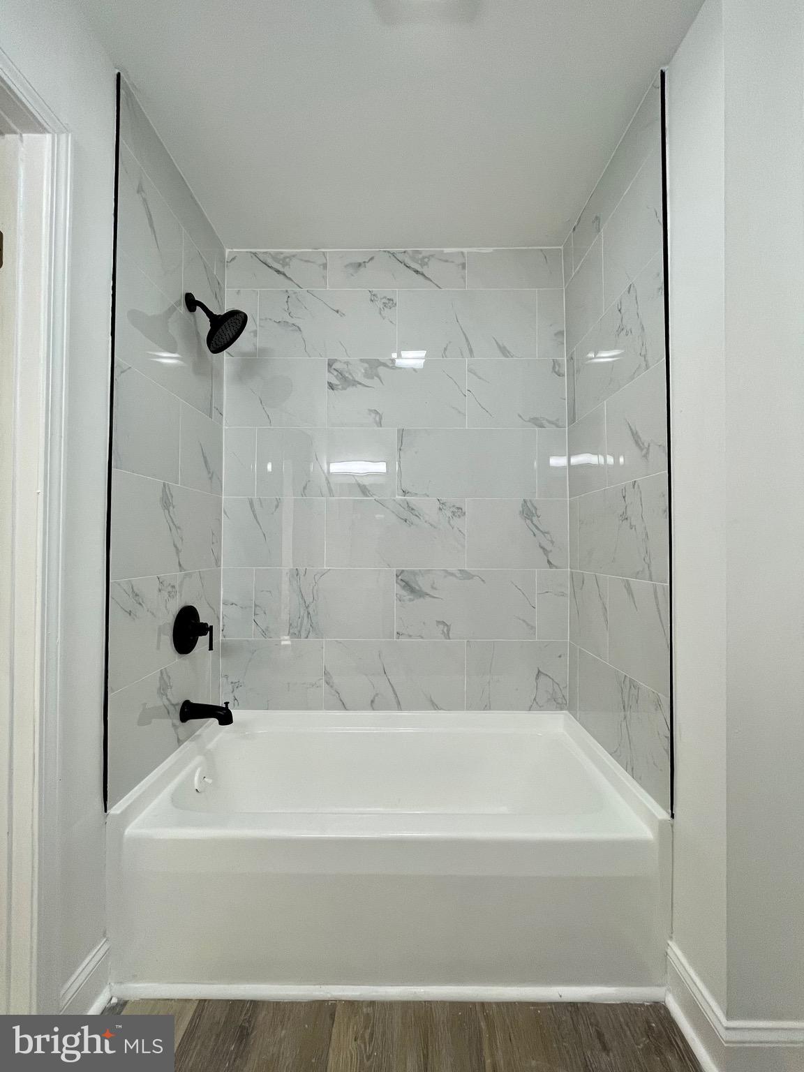 COLONIAL VILLAGE - Residential