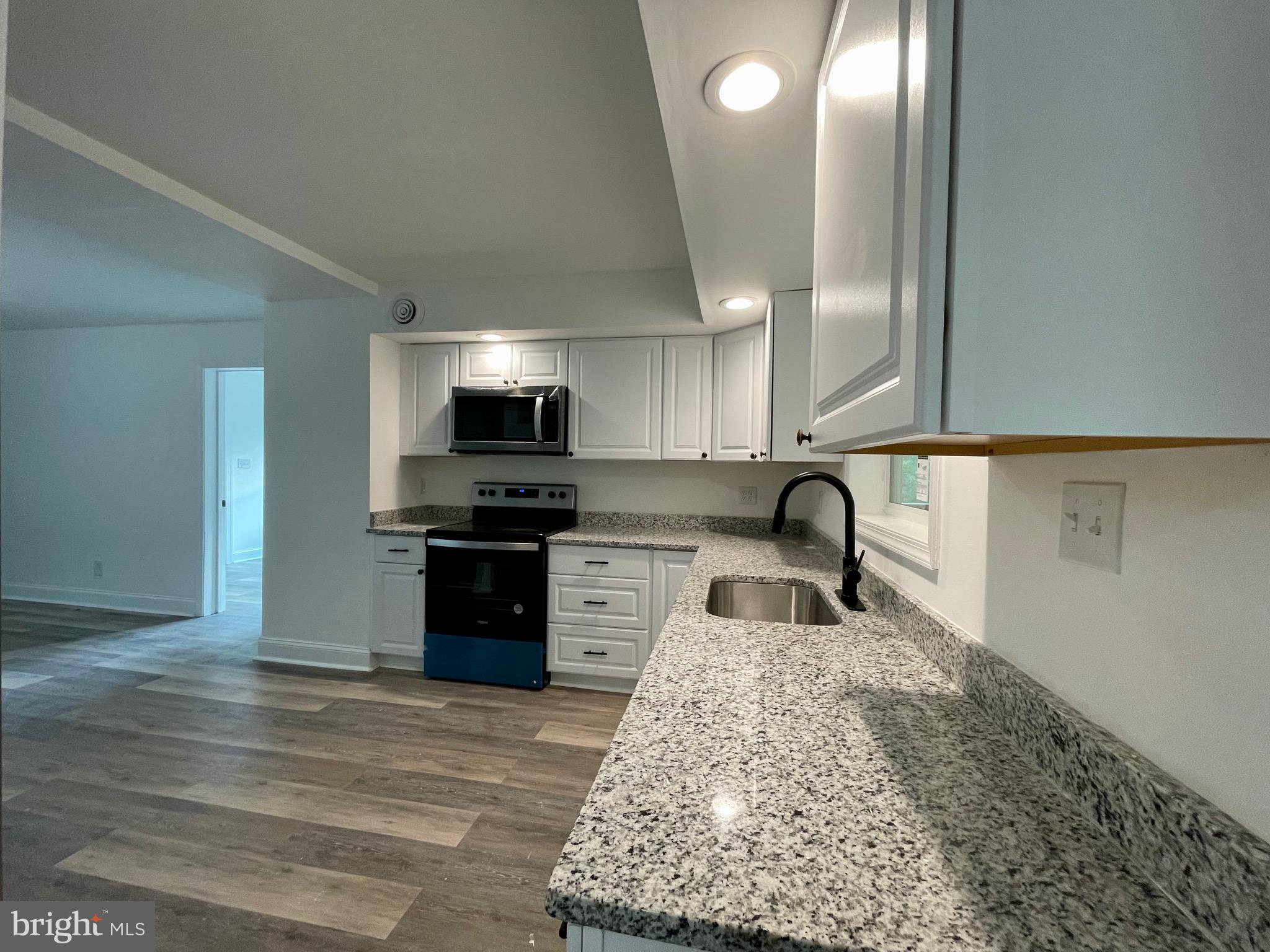 COLONIAL VILLAGE - Residential