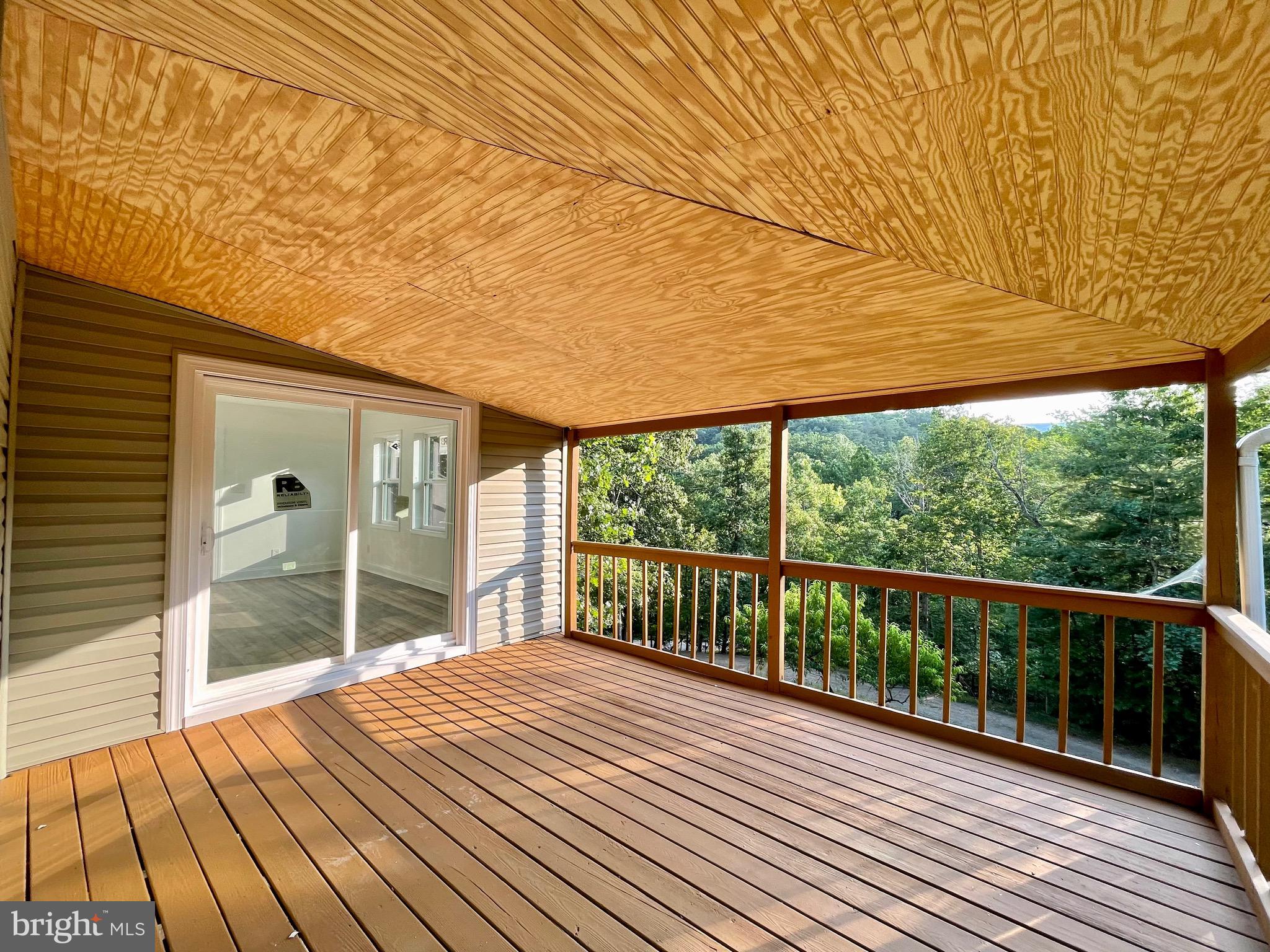 COLONIAL VILLAGE - Residential