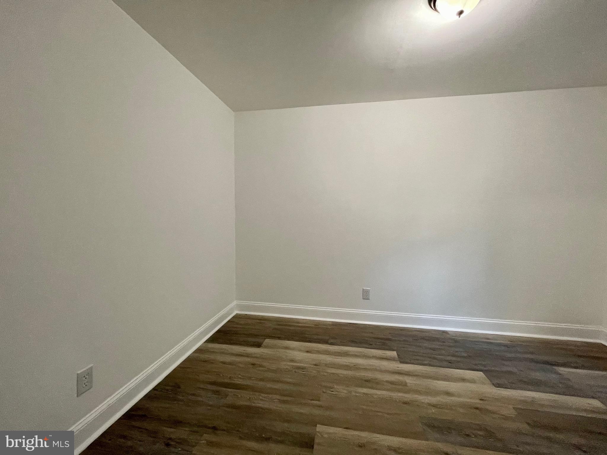 COLONIAL VILLAGE - Residential