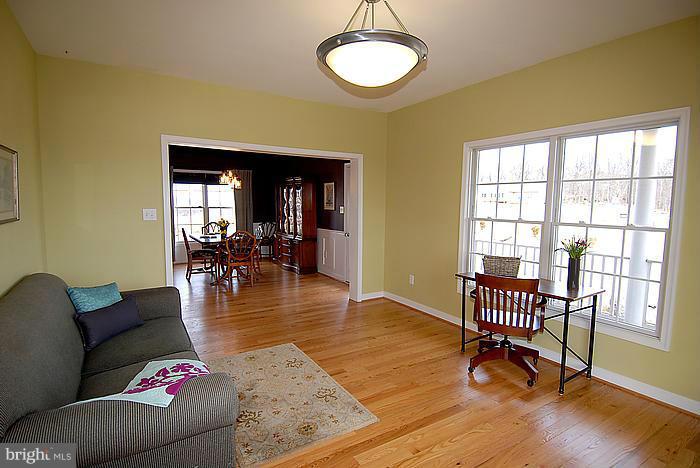 FREEZELAND MANOR - Residential