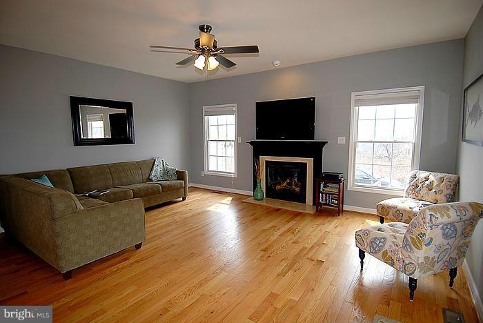 FREEZELAND MANOR - Residential